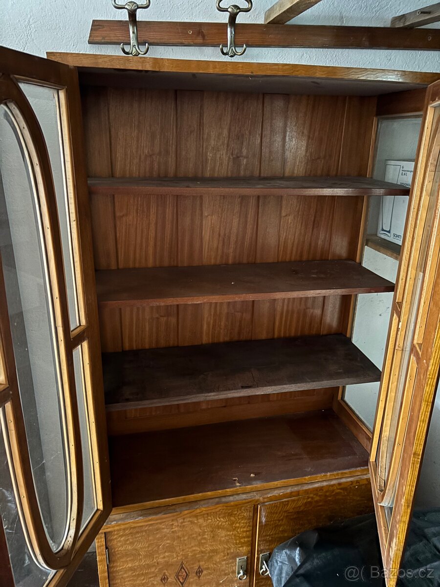 Prosklená vitrína/ skříň - 5