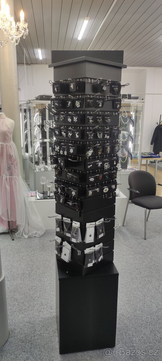 Prodejní otočný stojan. - 5