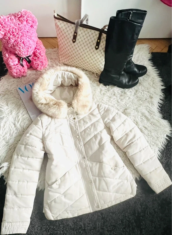 Reserved krásná luxusní moderní bunda s velkou kapucí - 5