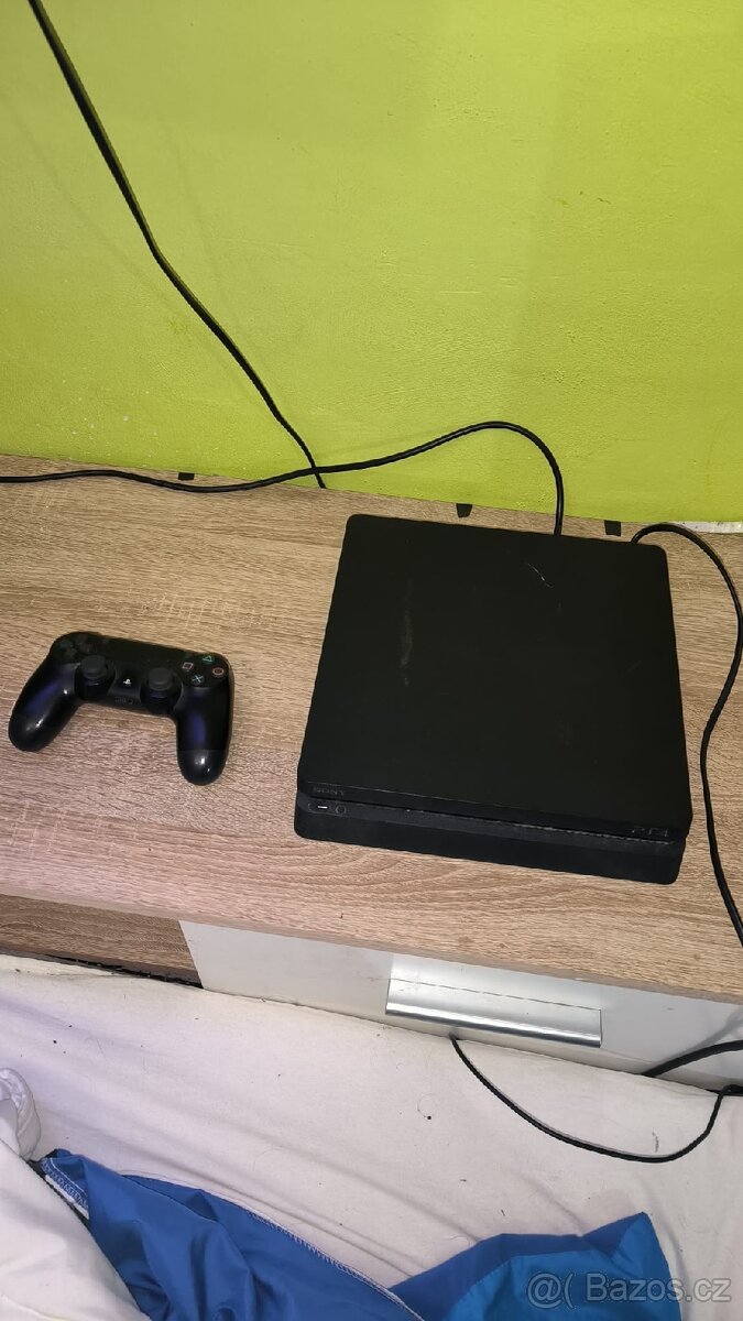PS4 s ovladačem - 5
