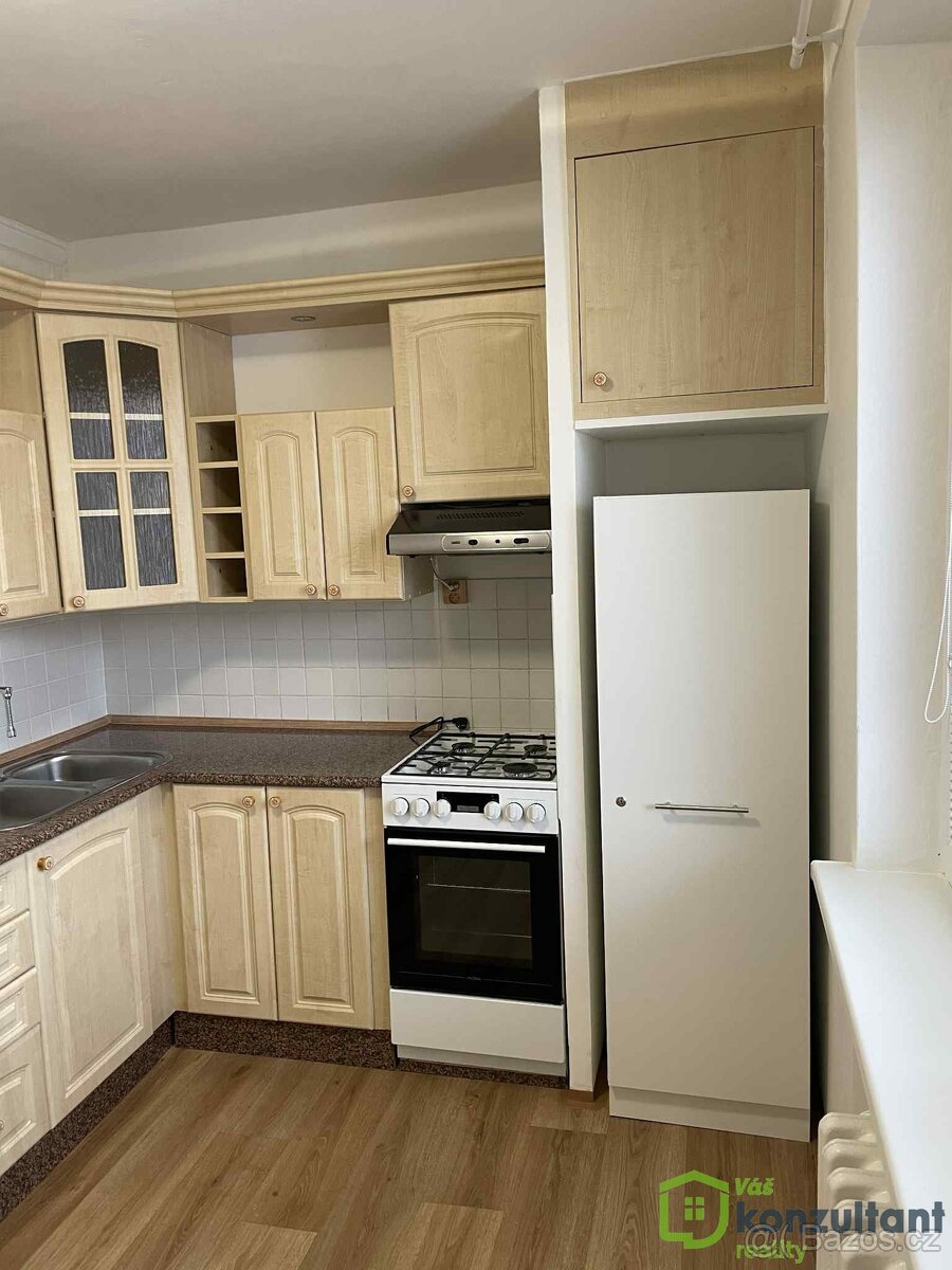 Pronájem prostorného bytu 3+1 s lodžií – 68 m², 3. NP, výtah - 5