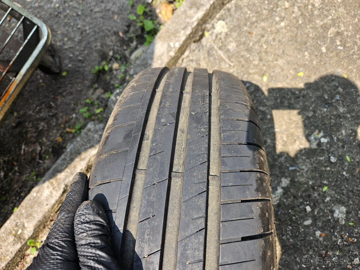 195/65/15 - 5