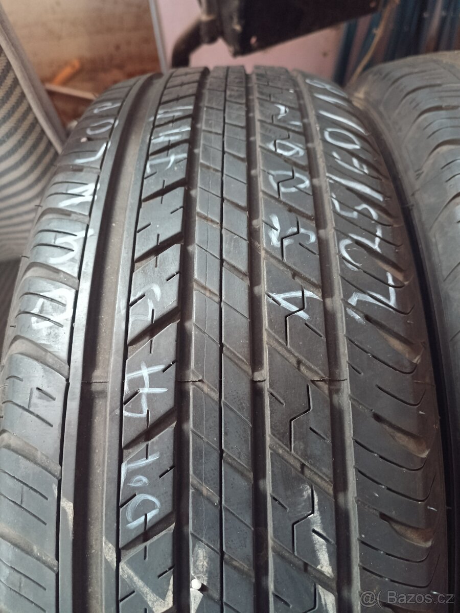 225/60/18 Dunlop - 5