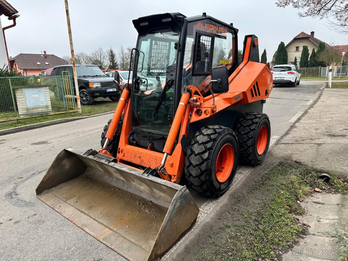 smykem řízený nakladač LOCUST 904 speed+ - 5