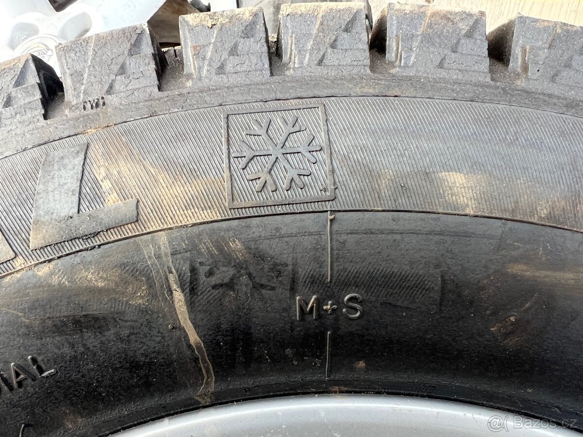 Sada kol Nissan X-trail 215/65 R16 - 5