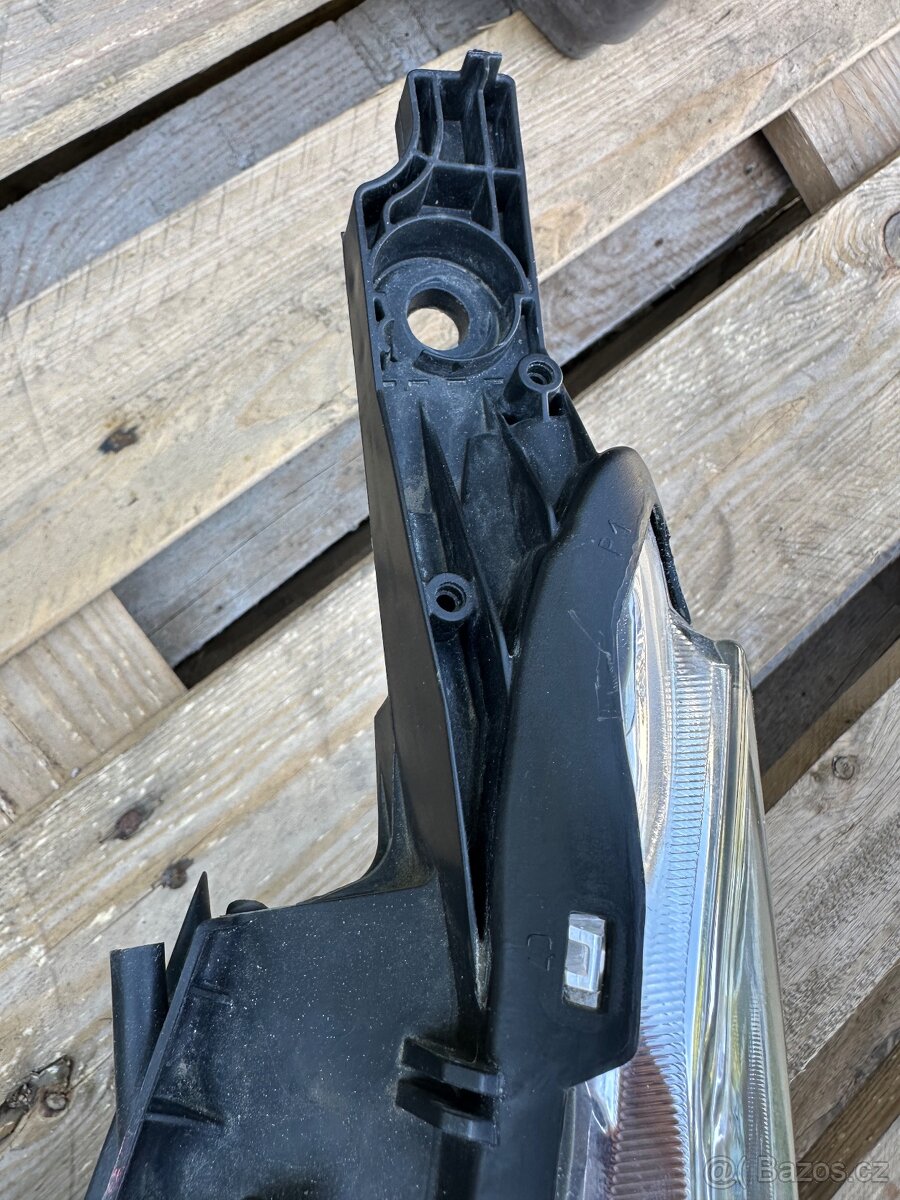 Levé přední světlo Peugeot 2008 před facelift - 5