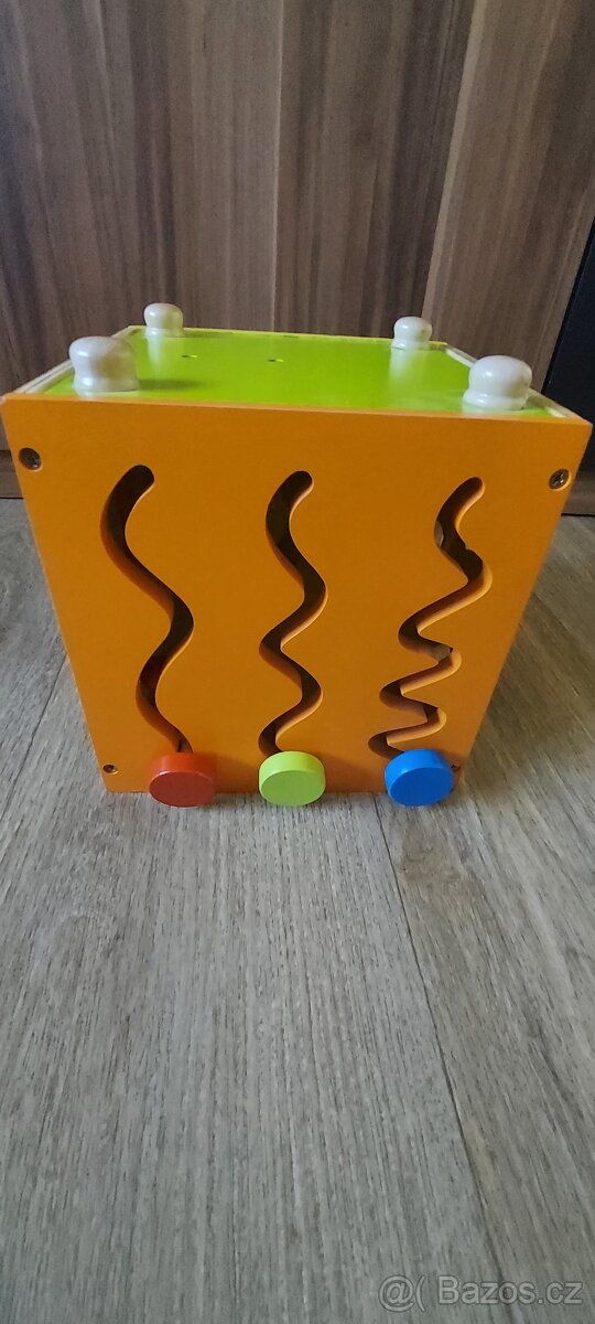 Interaktivní dřevěná kostka pro vkládání různých tvarů - 5