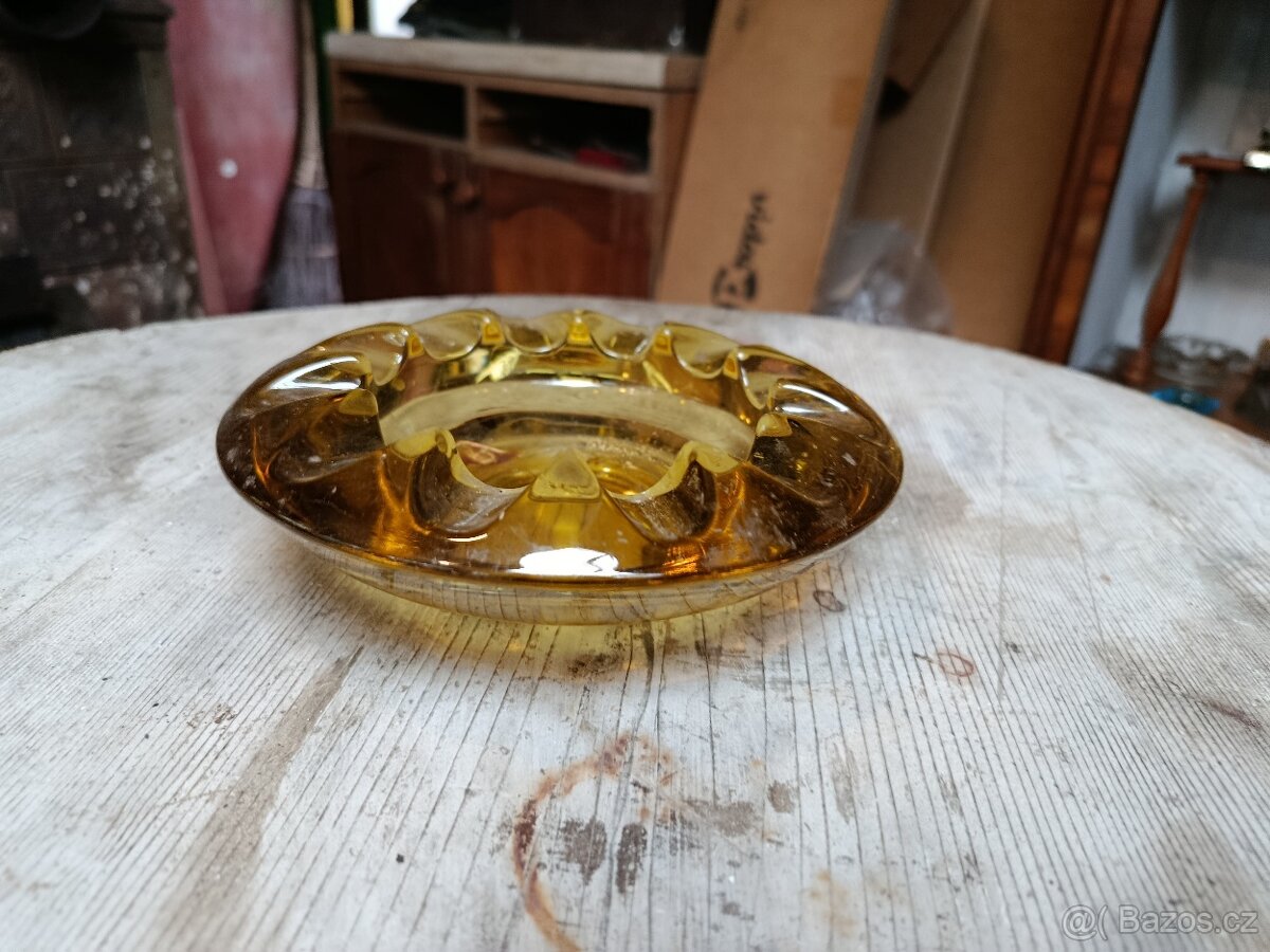 Retro Skleněné Popelníky - 5