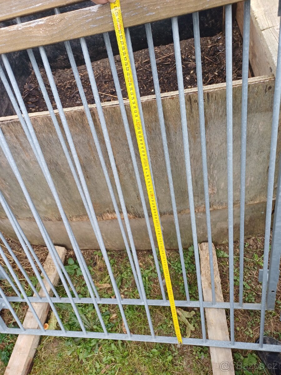 Zábradlí před fr okno - 5