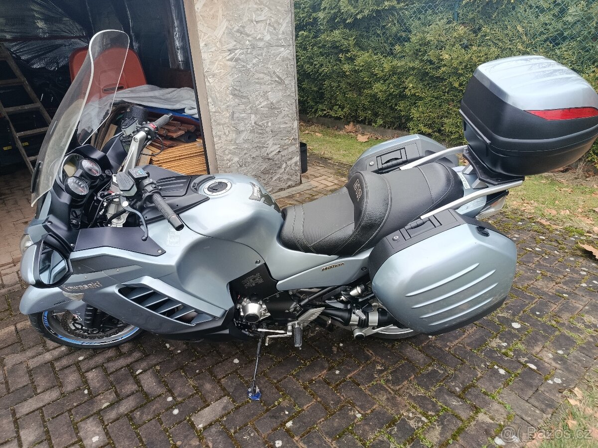 Kawasaki GTR 1400 - 5