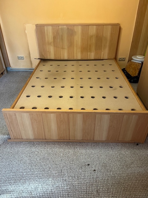 Daruji skříně a postel - 5