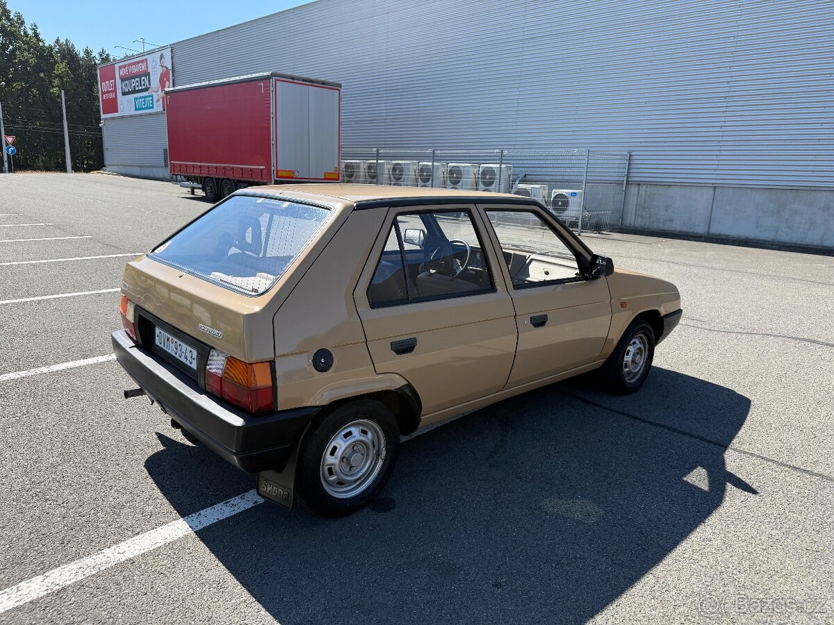 ŠKODA FAVORIT 135L rok 1990 - 1.majitel - Garážováno - STAV - 5