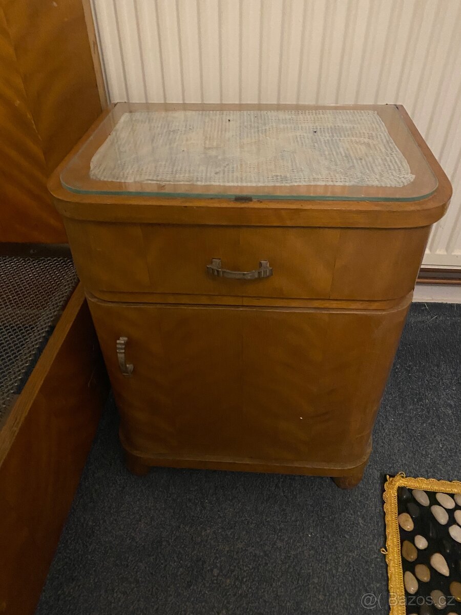 Starý dřevěný nábytek - 5