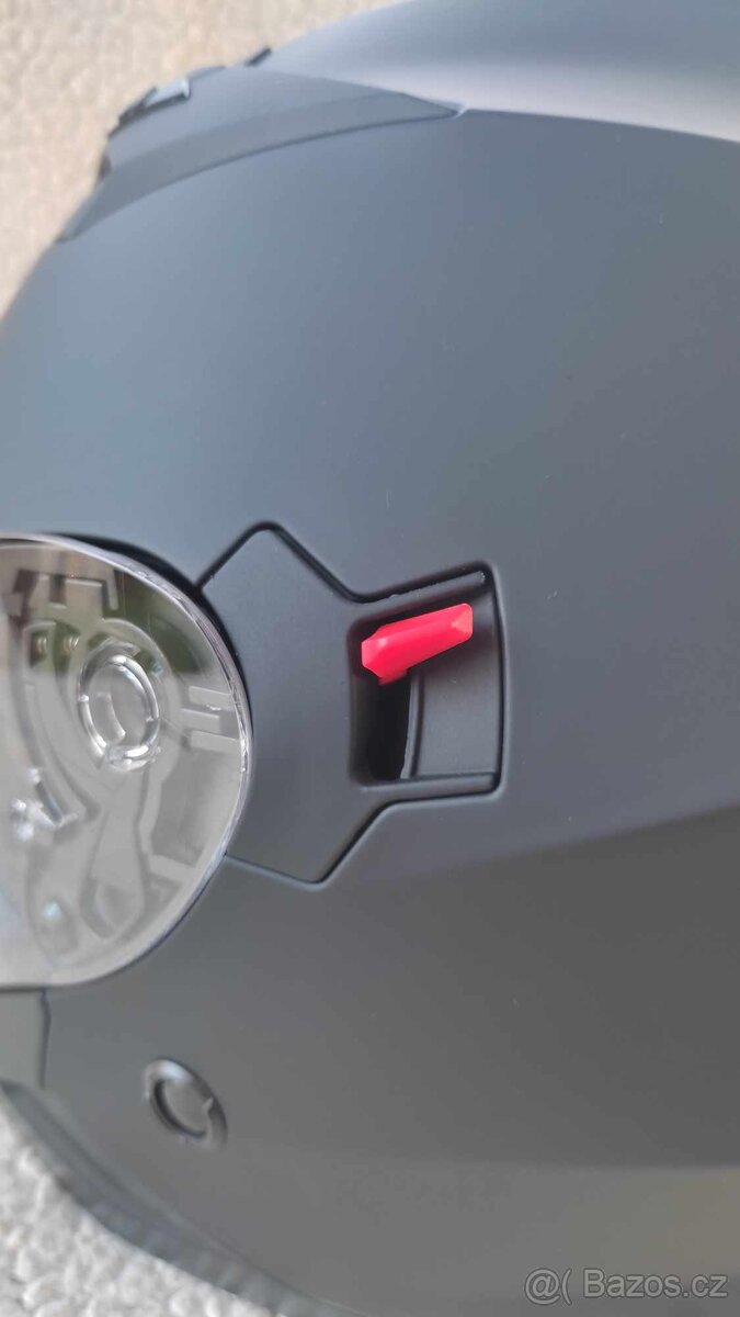 Přilba na motorku nebo skútr. Se sluneční clonou. Černá.Nová - 5