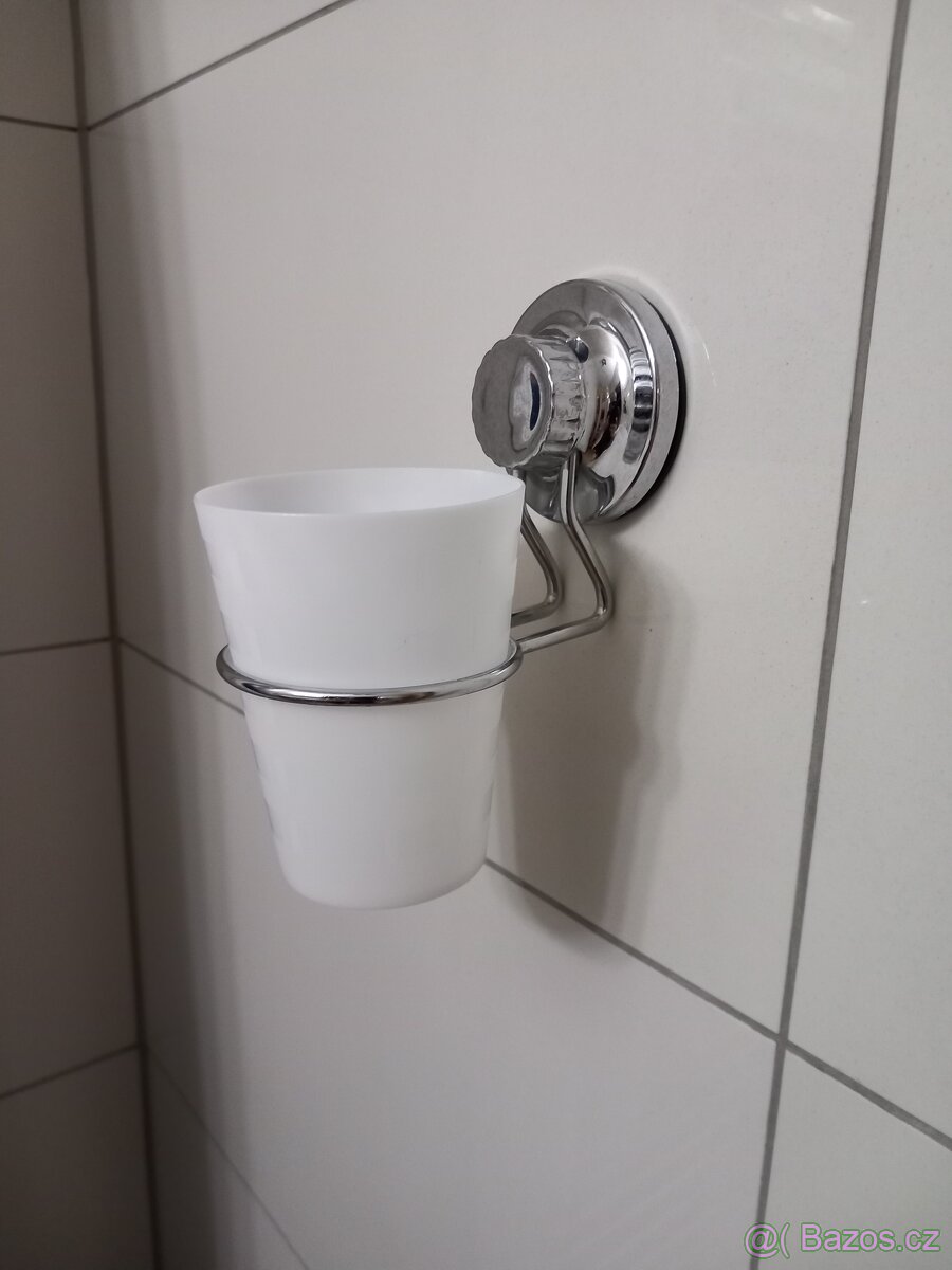 Držák kartáčků s přísavkou na zeď SIKO - 5