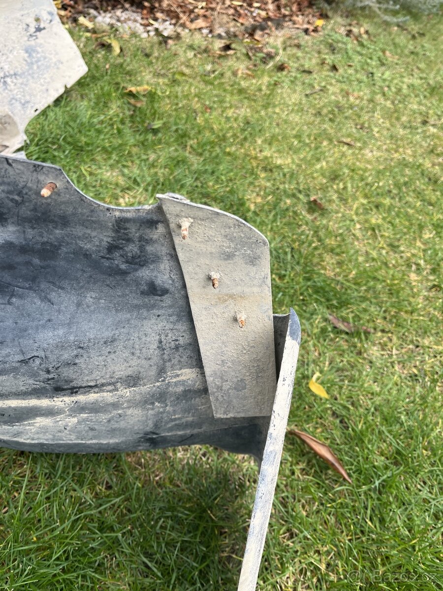 VW T5 plastové podběhy PŘEDNÍ L+P - 5