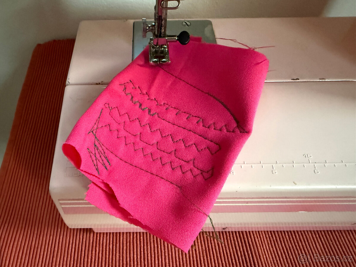 Růžový šicí stroj Privileg - 5