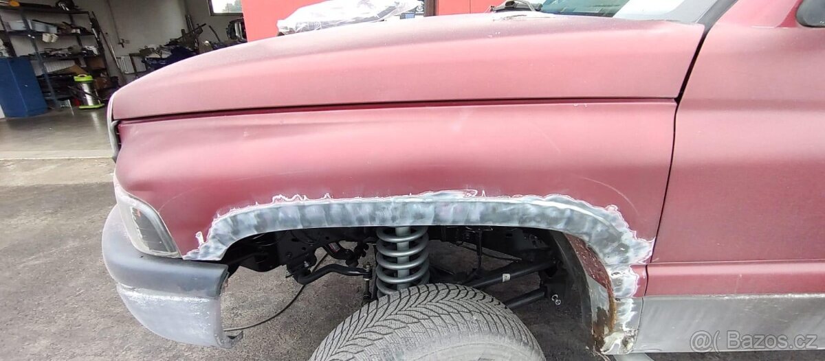 Dodge RAM 5.9 V8 4x4 AT motor i převodovka po GO, zvýšený