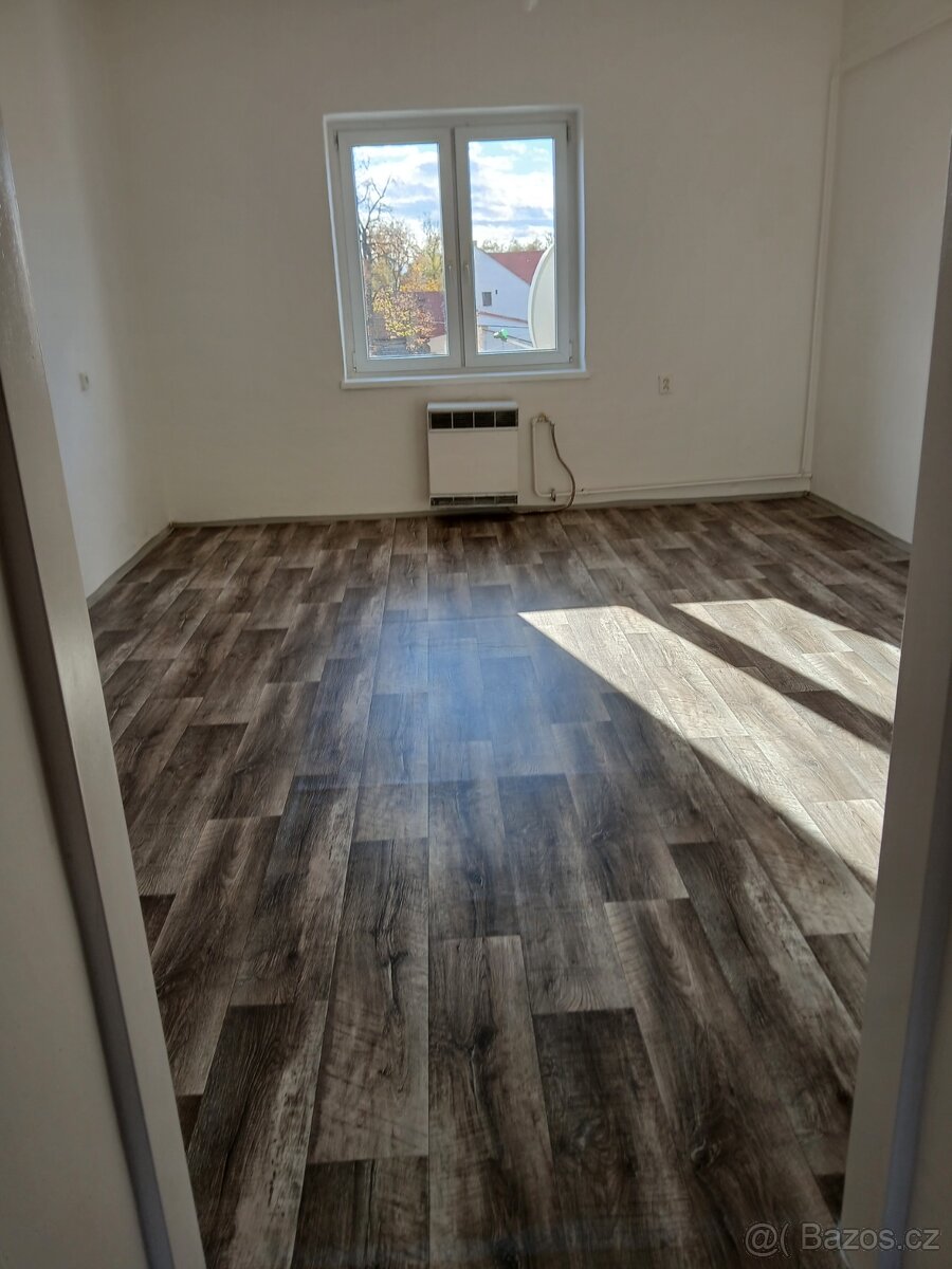 Volný byt k pronájmu - 5