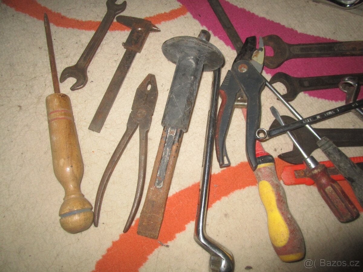 plný kufr nářadí - 5