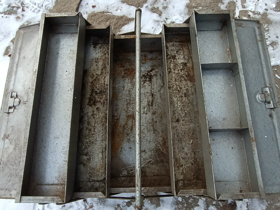 Plechová bedna na nářadí - 5