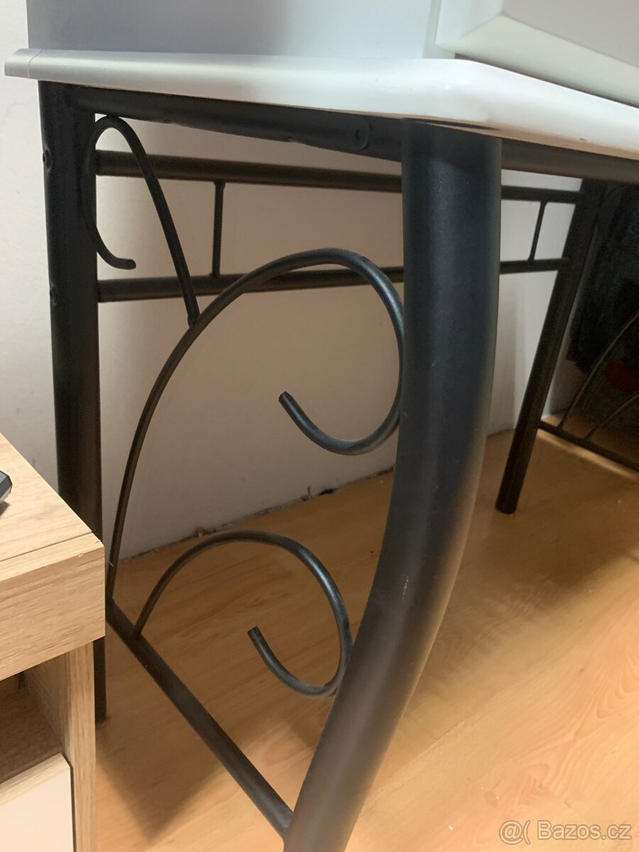 Kosmetický stolek - 5