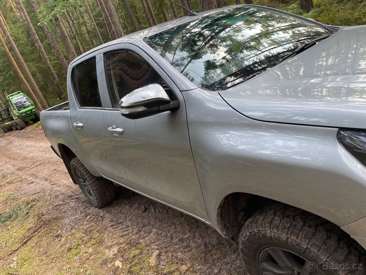 Toyota Hilux D20 2.8 manuál rv.2021