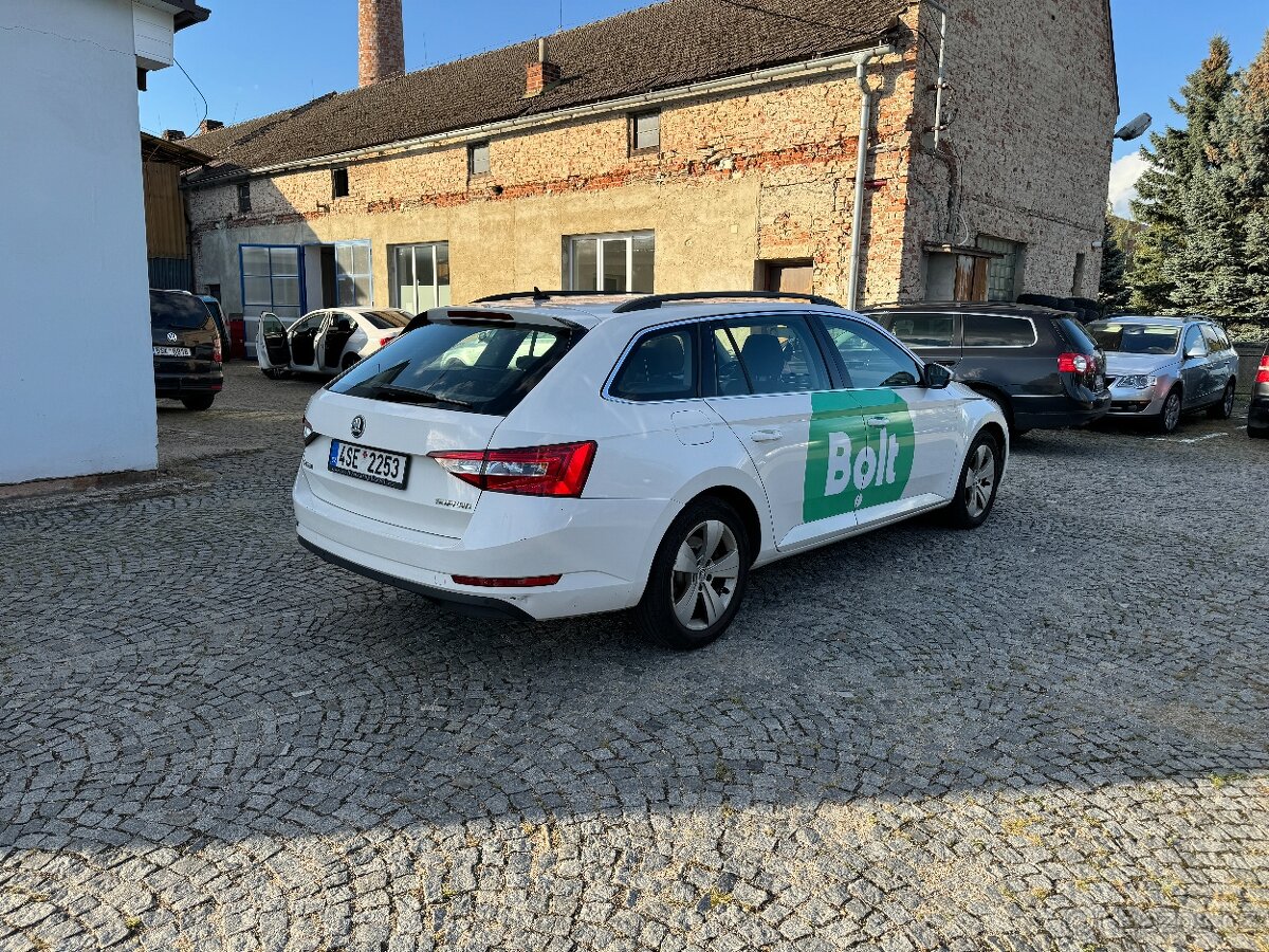Pronájem Škoda Superb 2.0 TDi, 110 kW, taxi, BOLT, UBER - 5