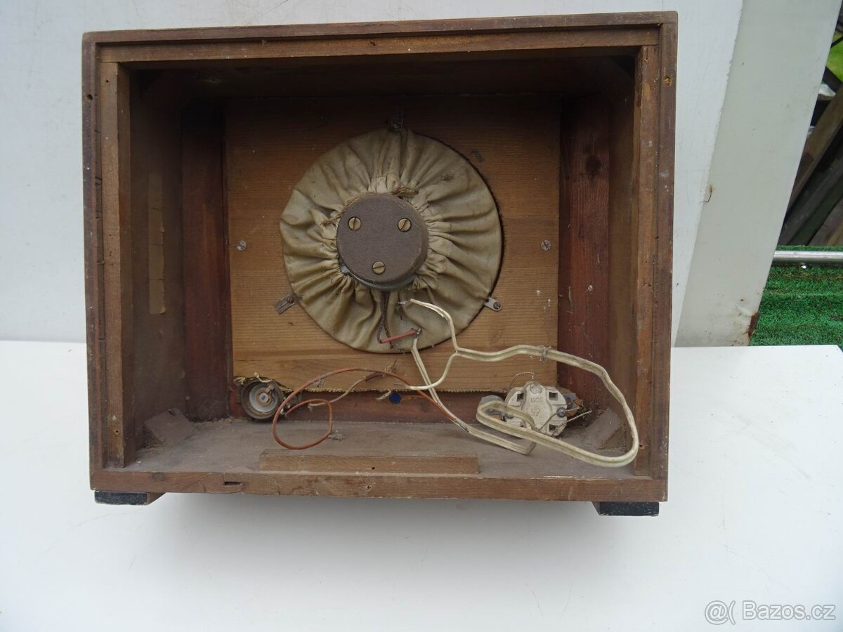 Reproduktor v dřevěné skřínce , atd .. - 5