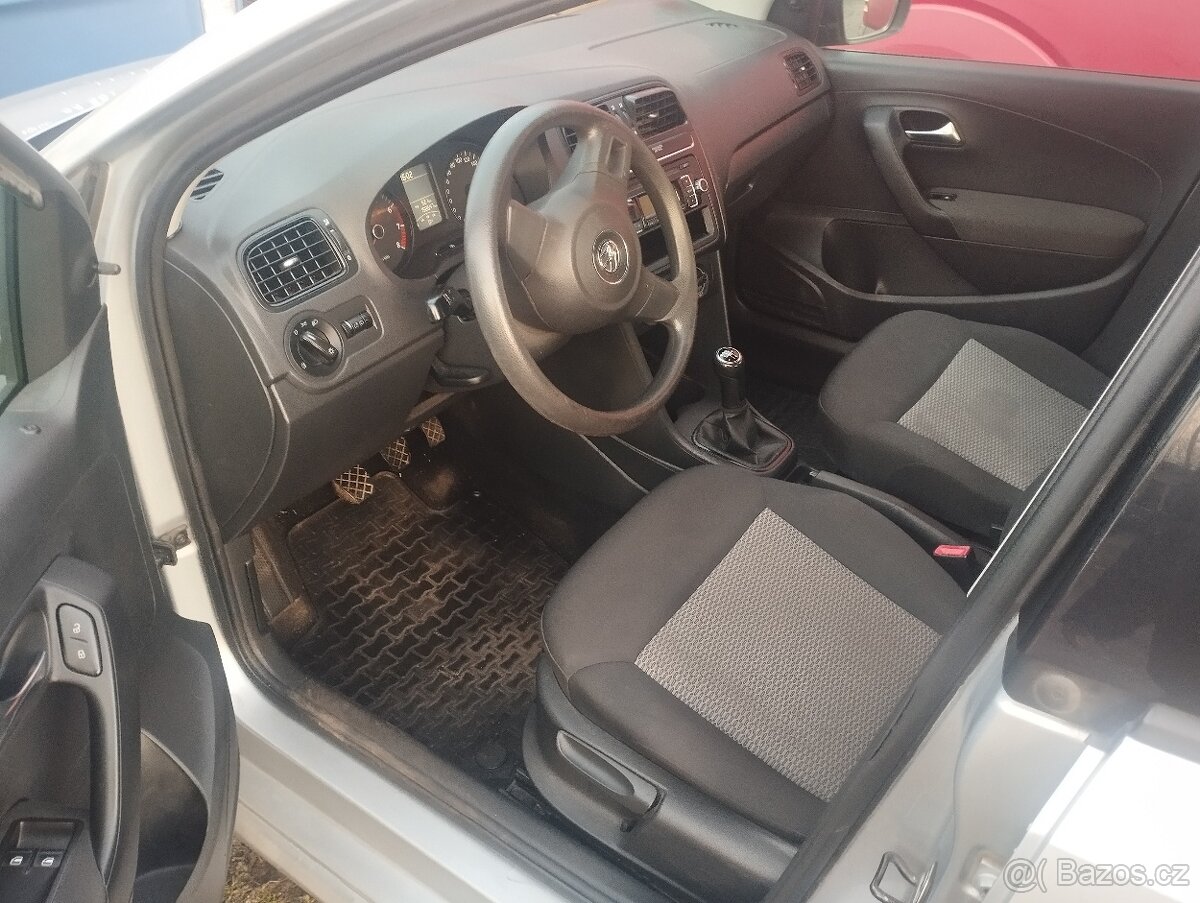 Prodám Volkswagen Polo 1.2 HTP, 51 kw, rok 2010, 5 míst, 4 d - 5