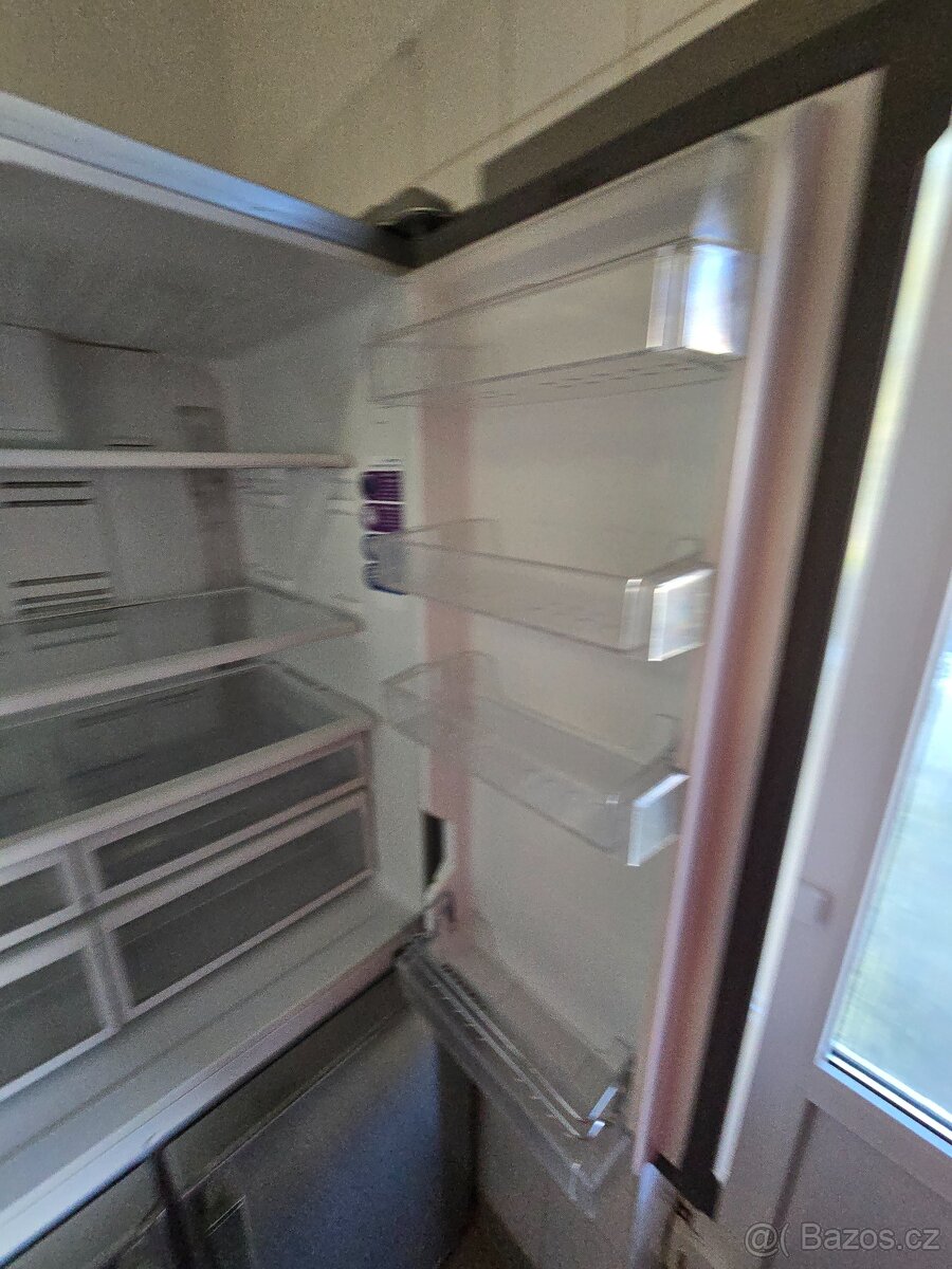 Prodám americkou lednici Beko s výrobníkem ledu – 6 000 Kč - 5