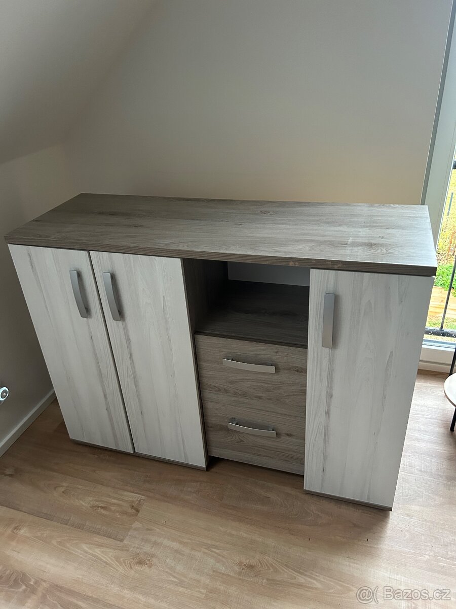 Detska postylka a prebalovaci pult - 5