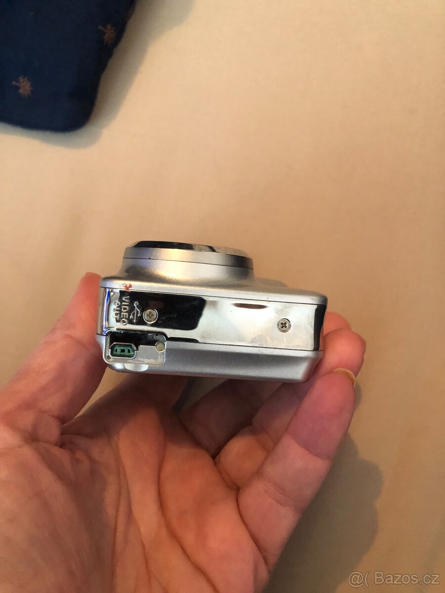 nikon coolpix L4 - 5