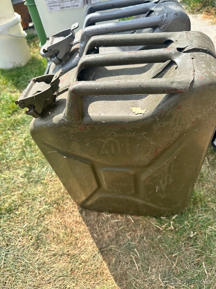 Plechovy kanystr - 5