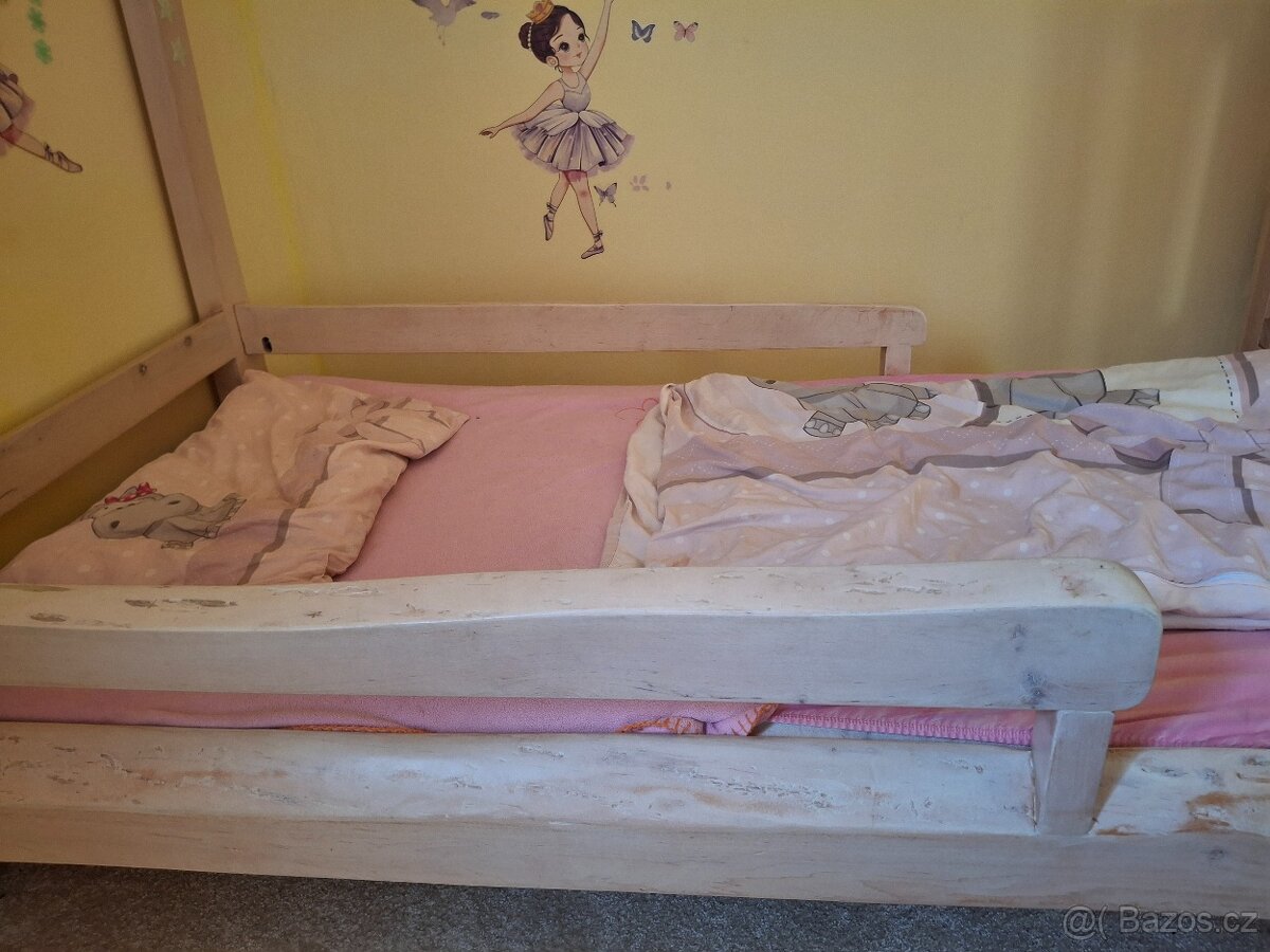 Masivní domečková postel - 5