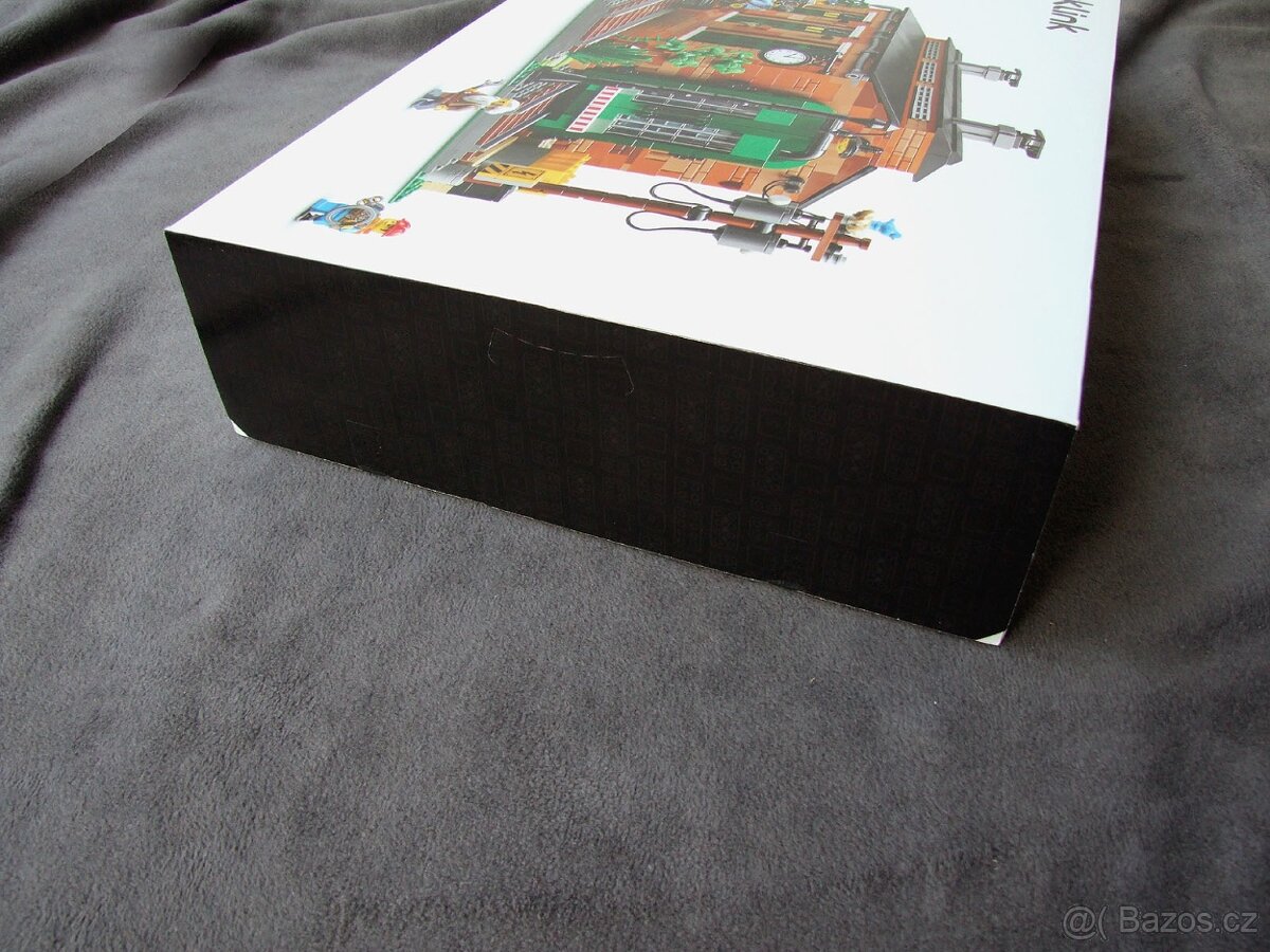 910033 LEGO Bricklink - Staré železniční depo - 5