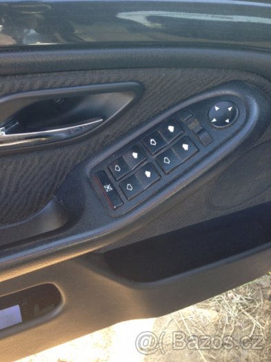 BMW E39 528i sedan - pouze díly - 5