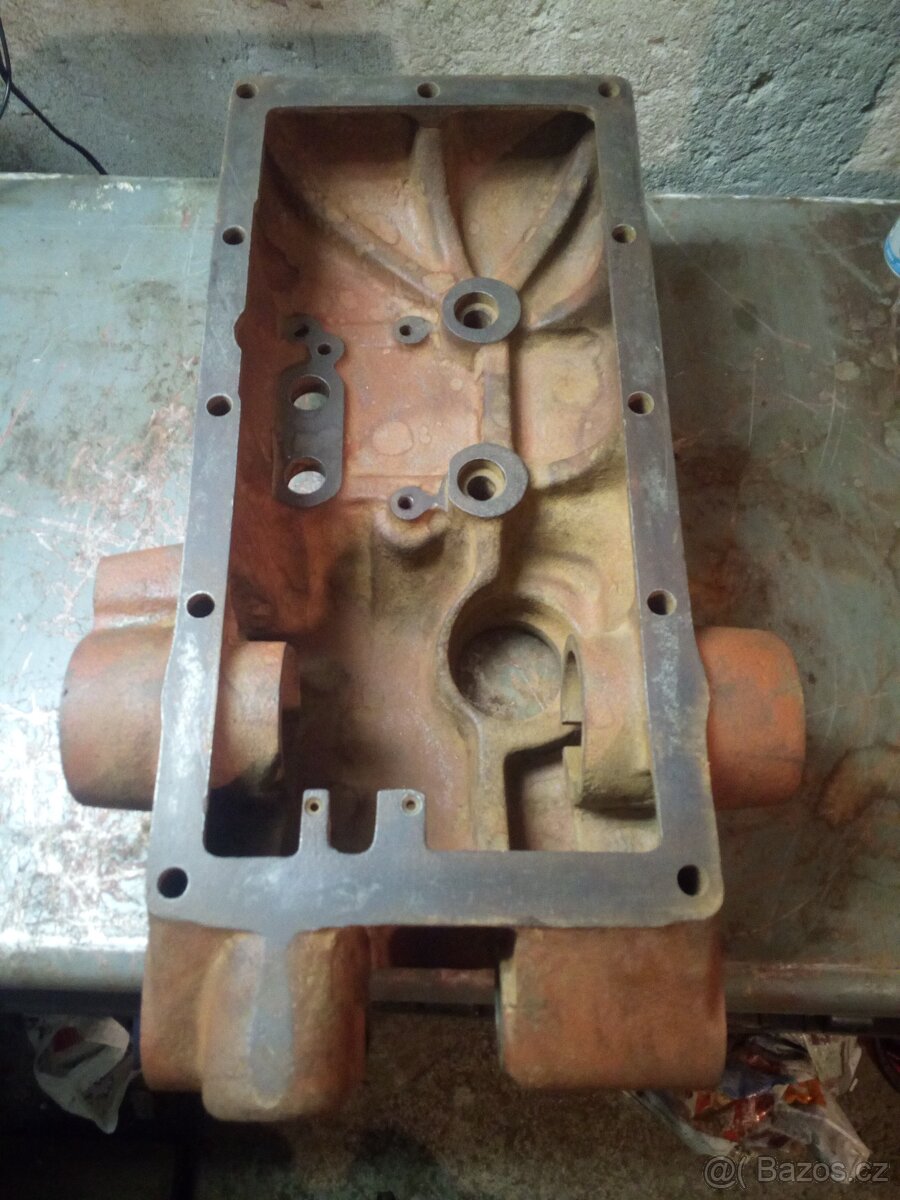 Prodám víko hydrauliky Zetor URI - 5