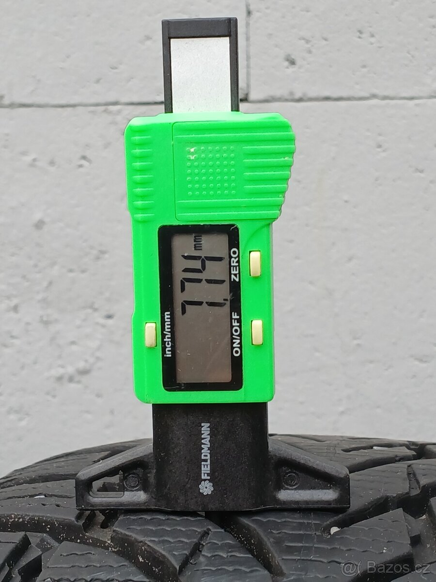 Pěkné zimní pneu Nokian 225/60/18 vzorek 8mm - 5