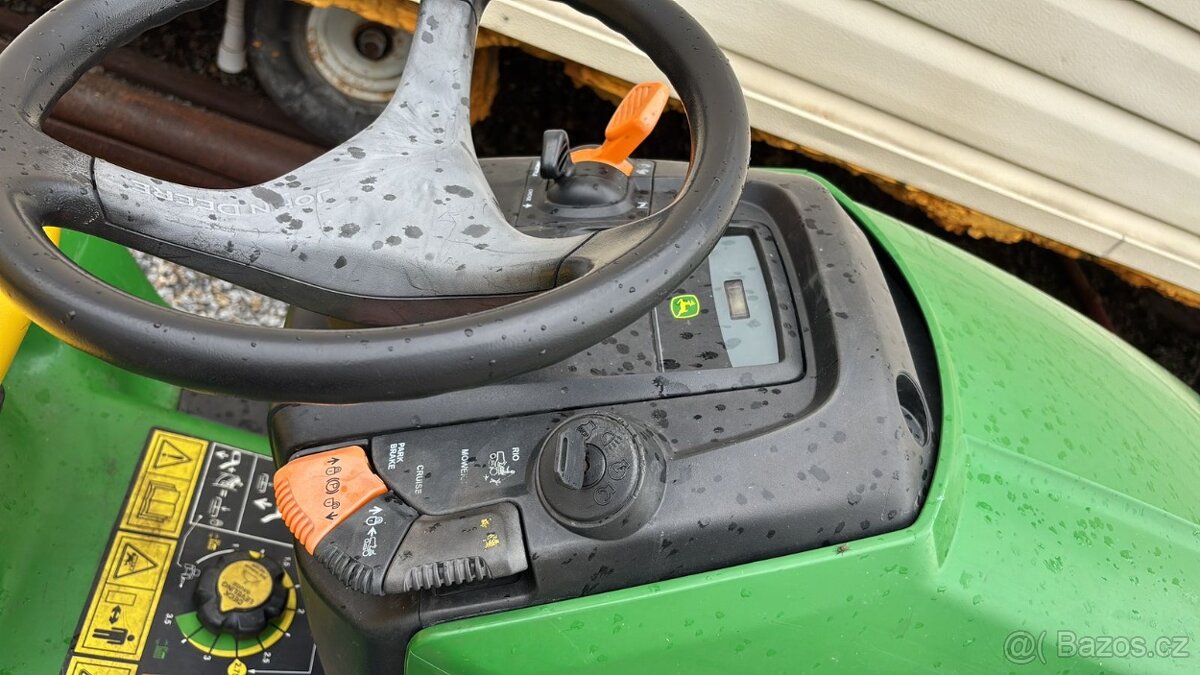 Prodám traktůrek John Deere x300R - 5