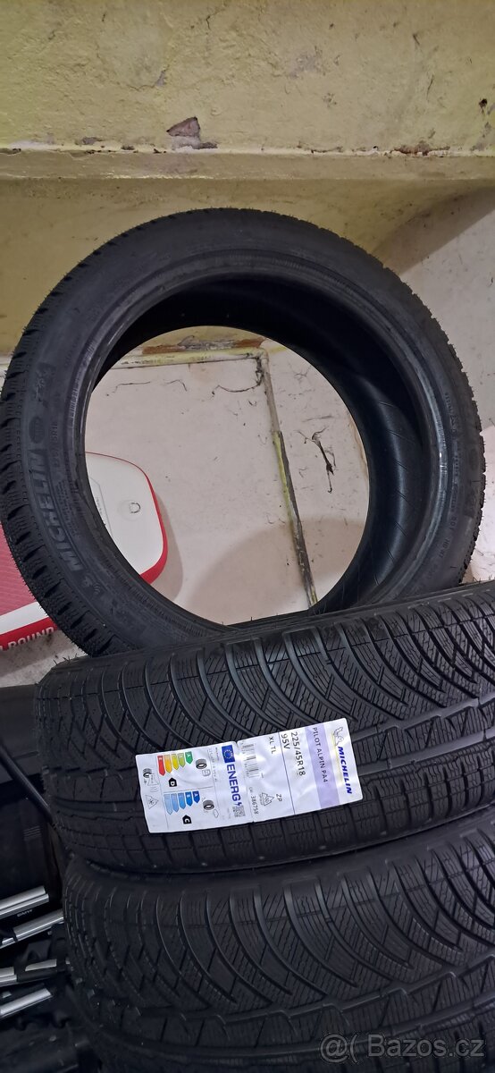 Pneu Michelin Pilot Alpin 225/45 R 18 - 5