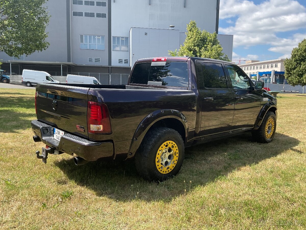 DODGE RAM 1500 5,7 HEMI SPORT