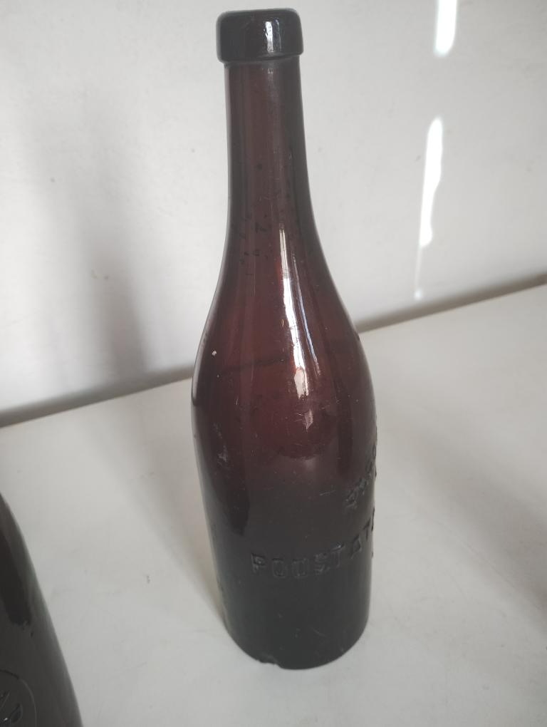 staré pivní lahve a pivní sklo - 5