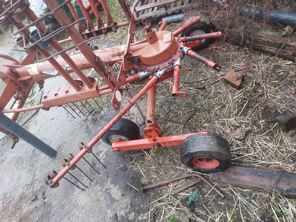 Nahrabovac zhrnovac sena pice 3.5 Krone liner claas kuhn 4m - 5