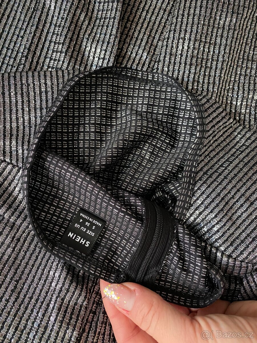 Krásné třpytivé krátké plesové/společenské šaty - 5