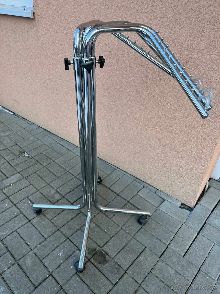 Čtyřramenný stojan na textil do obchodu - 5