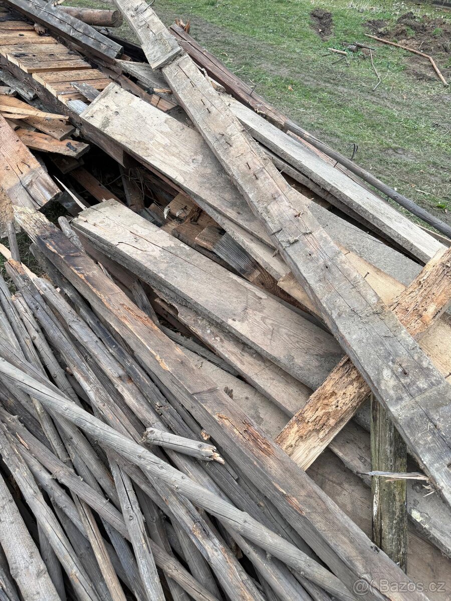 Desky a trámky s hřebíky - 5