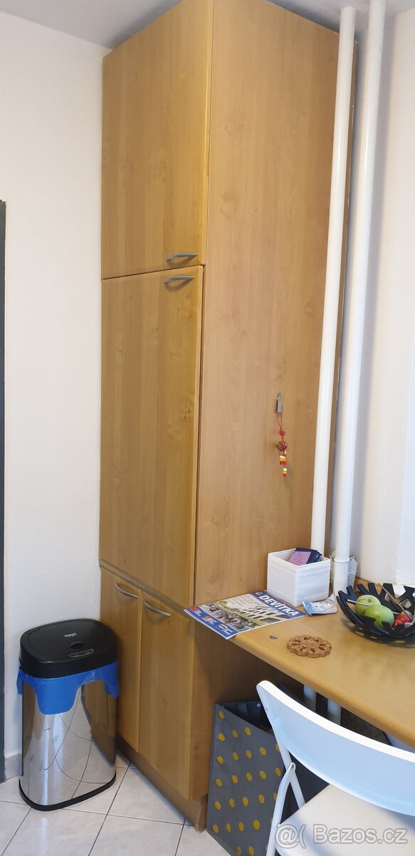 kuchyň s funkčními spotřebiči v zachovalém stavu - 5