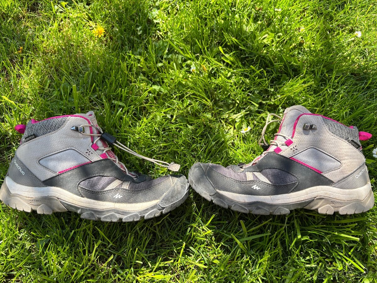 Turisticke kotnickove boty Queshua, vel.32 a 36 - 5