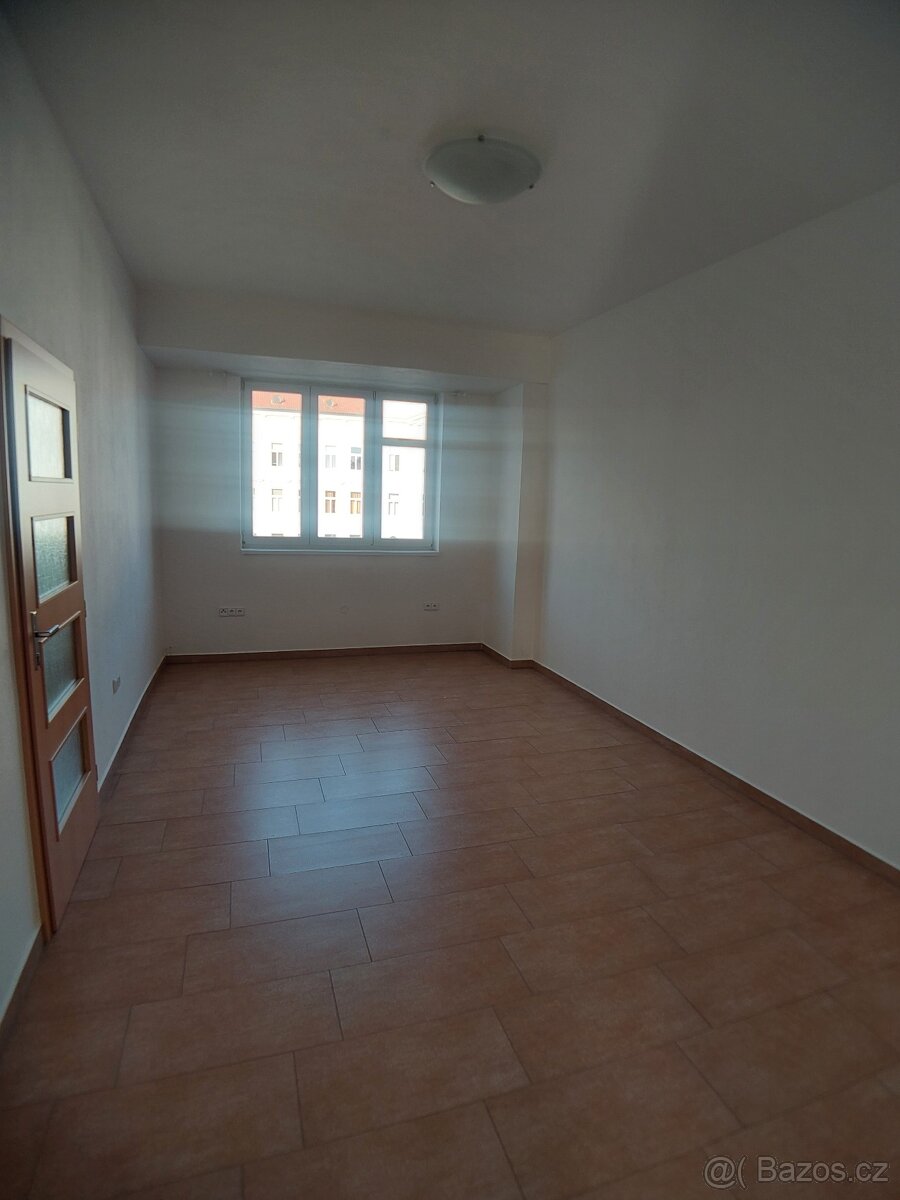 Pronájem bytu 2+1, 73 m2, přímo v centru Tábora. - 5